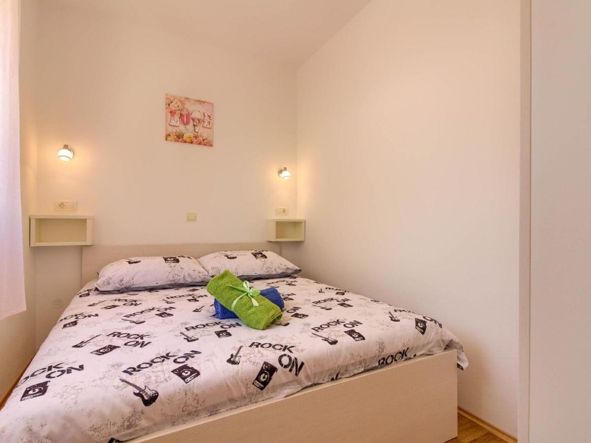 Spacious Holiday Home In Peroj With Private Pool Quarto foto