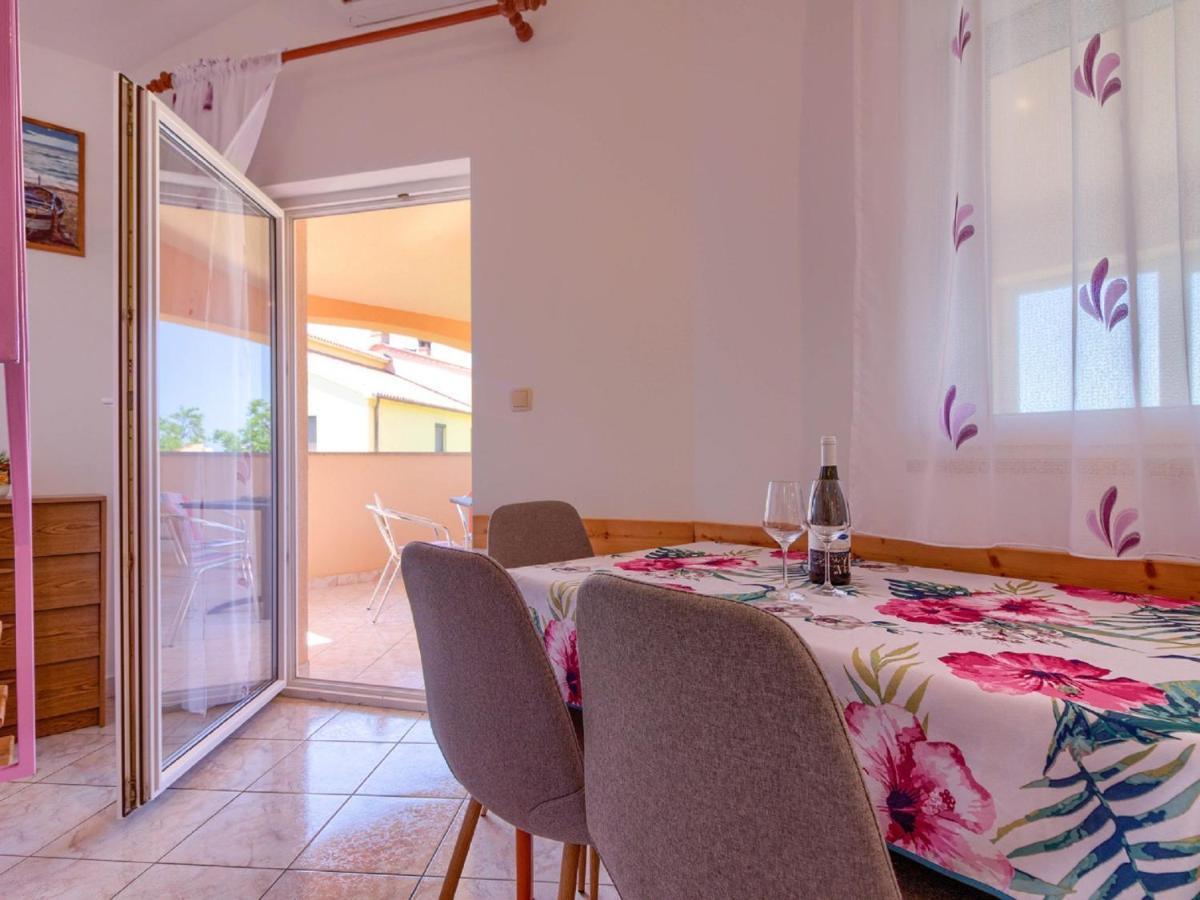 Spacious Holiday Home In Peroj With Private Pool Quarto foto